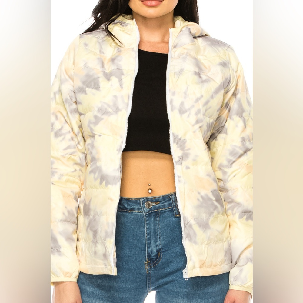 NWT Women’s Soft Yellow Swirl Spring Puffer Down Jacket Fits Sz Small